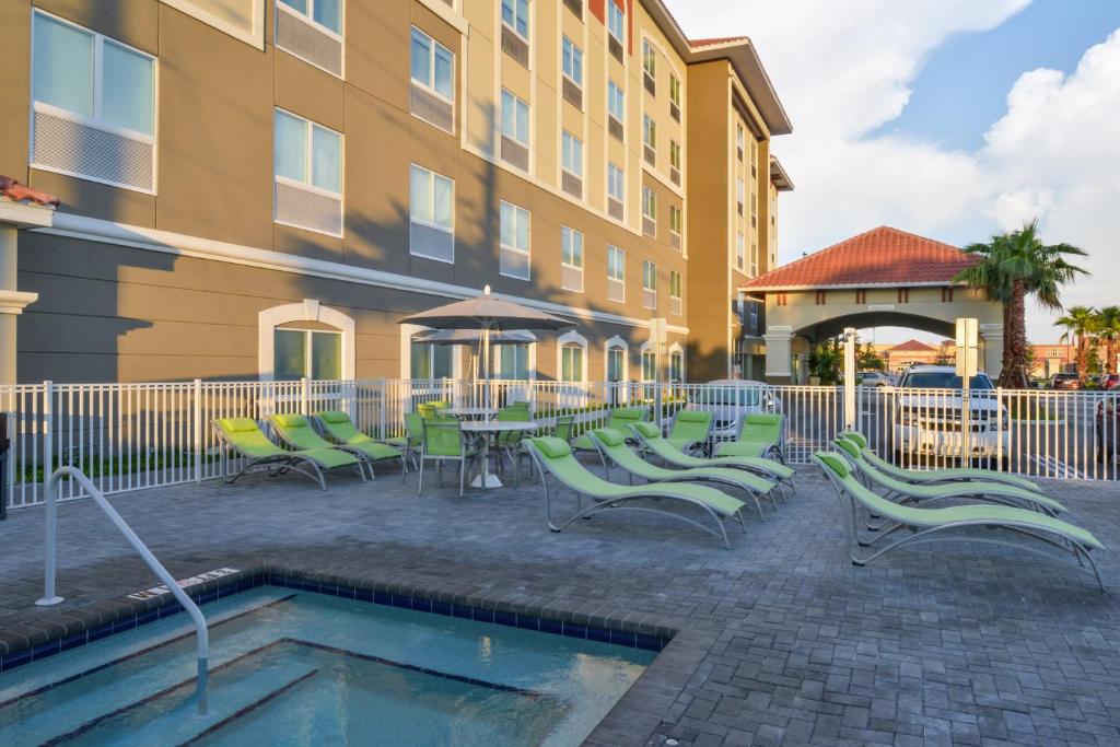 Holiday Inn Express & Suites - St. Petersburg - Madeira Beach an IHG Hotel Main image 2